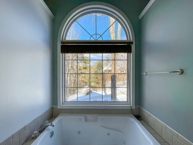 Building Photo - Spacious Four-Bedroom in Candler