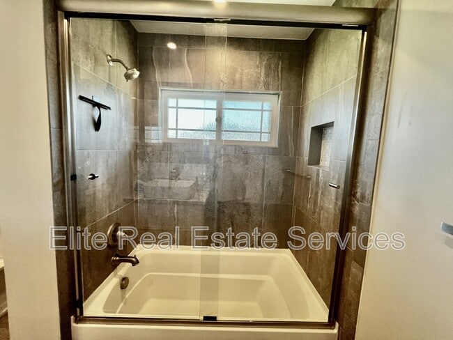 Building Photo - 1012 Barrett Ave