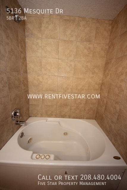 Building Photo - 5136 Mesquite Dr