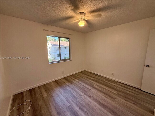 Building Photo - 110 Gardens Dr