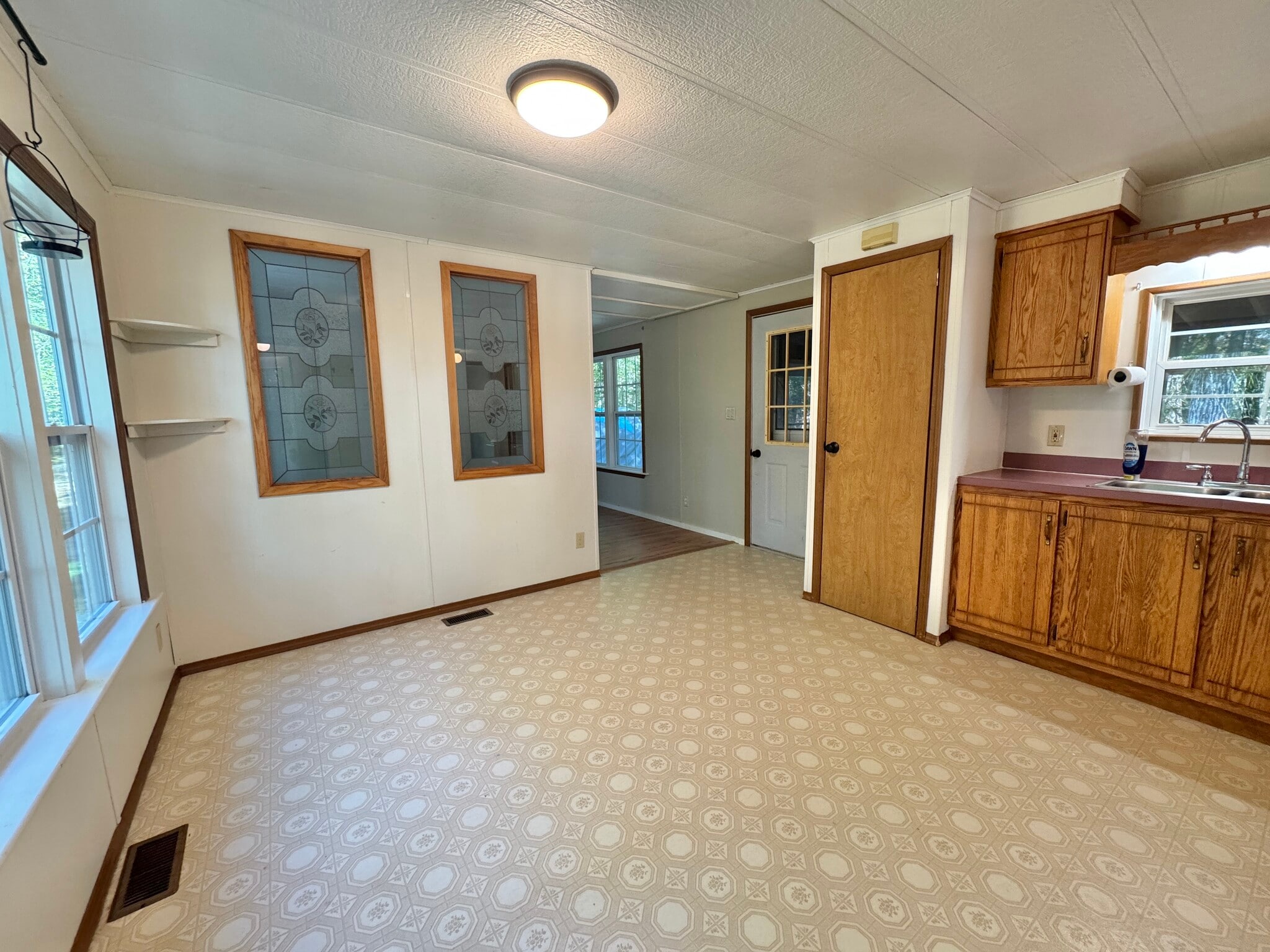 Building Photo - 24 Oakwood Ln