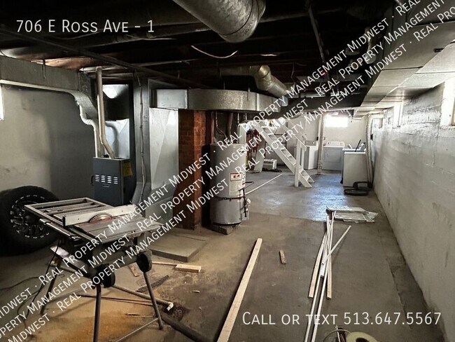 Building Photo - 706 E Ross Ave