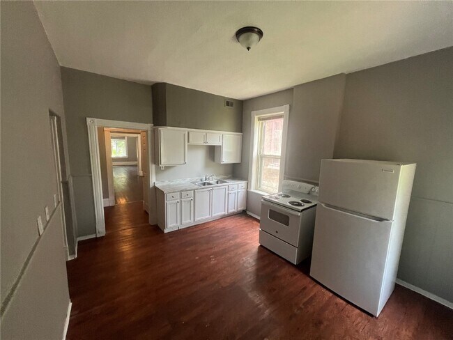 Building Photo - 3137 Chippewa St