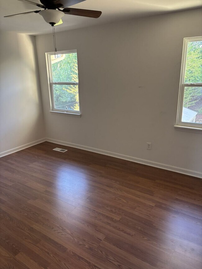 Building Photo - 5528 St James St