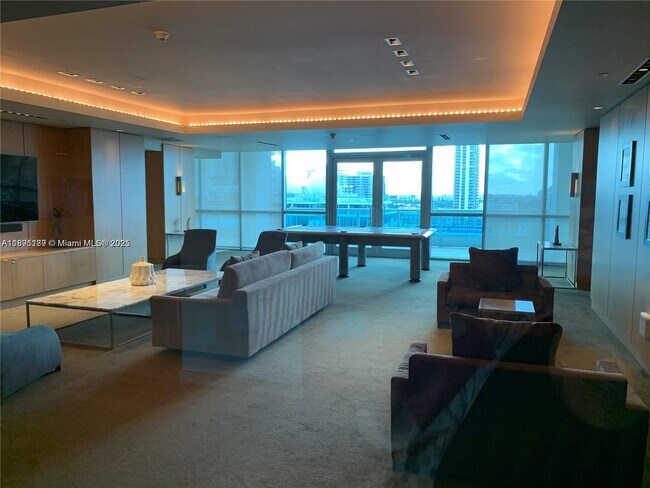 Building Photo - 900 Biscayne Blvd