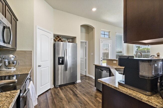 Building Photo - 2000 Bleeker Cv