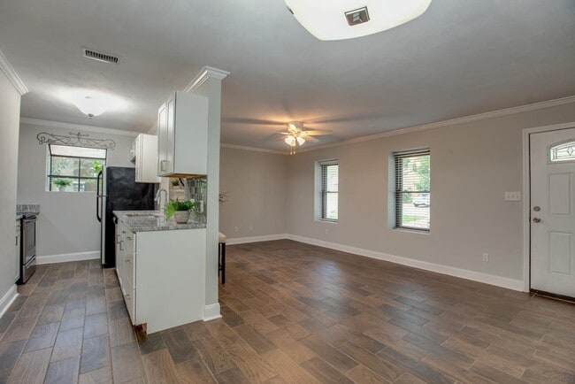 Building Photo - 2135 Victory Garden Ln
