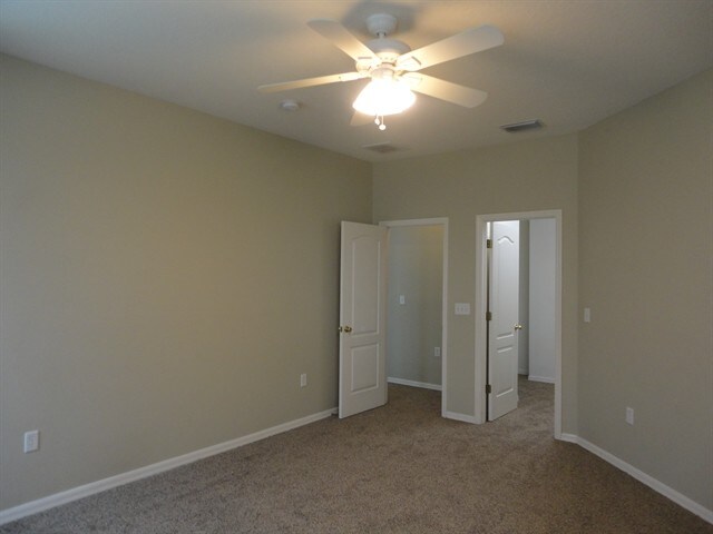 Building Photo - 1128 Napolean Way