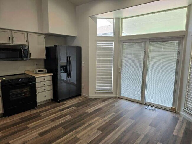 Building Photo - Beautifully Remodeled 2 Bed, 2 Bath, Single level Townhome, 2 car garage.