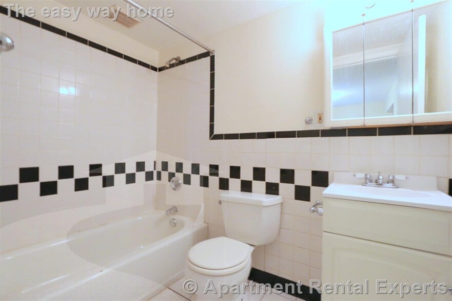 Building Photo - 128 Pine St