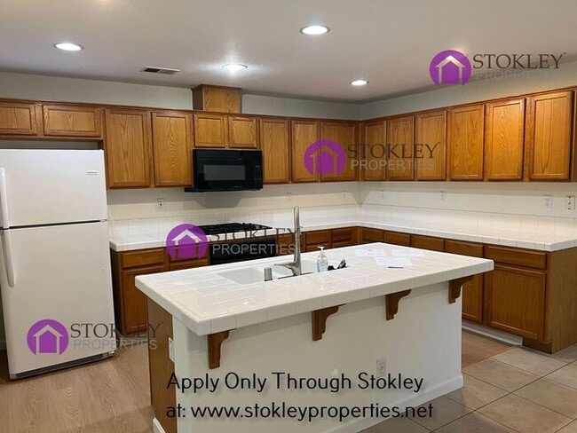 Building Photo - 1 Addison Ct