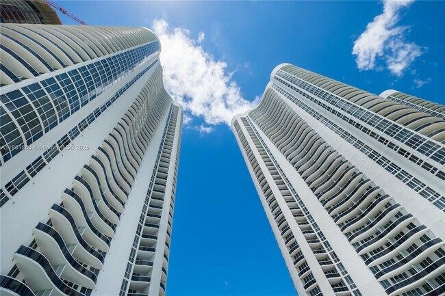 Building Photo - 15811 Collins Ave