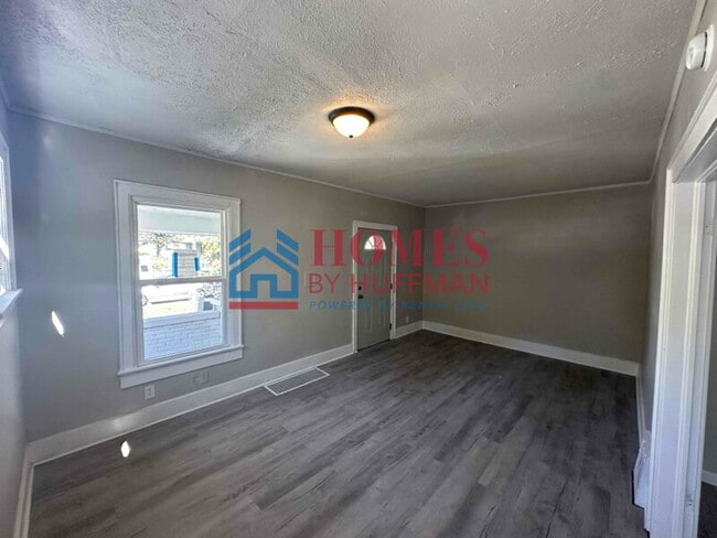 Building Photo - Two Bedroom House | Move in Ready | Deposi...