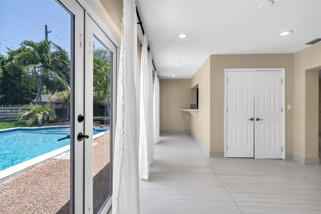 Building Photo - 1540 SE 23rd Ave