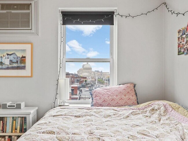 Building Photo - Amazing 3 bed 1 bath in the South End.... Sept 1st move in