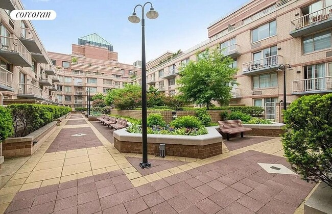Building Photo - 350 W 50th St