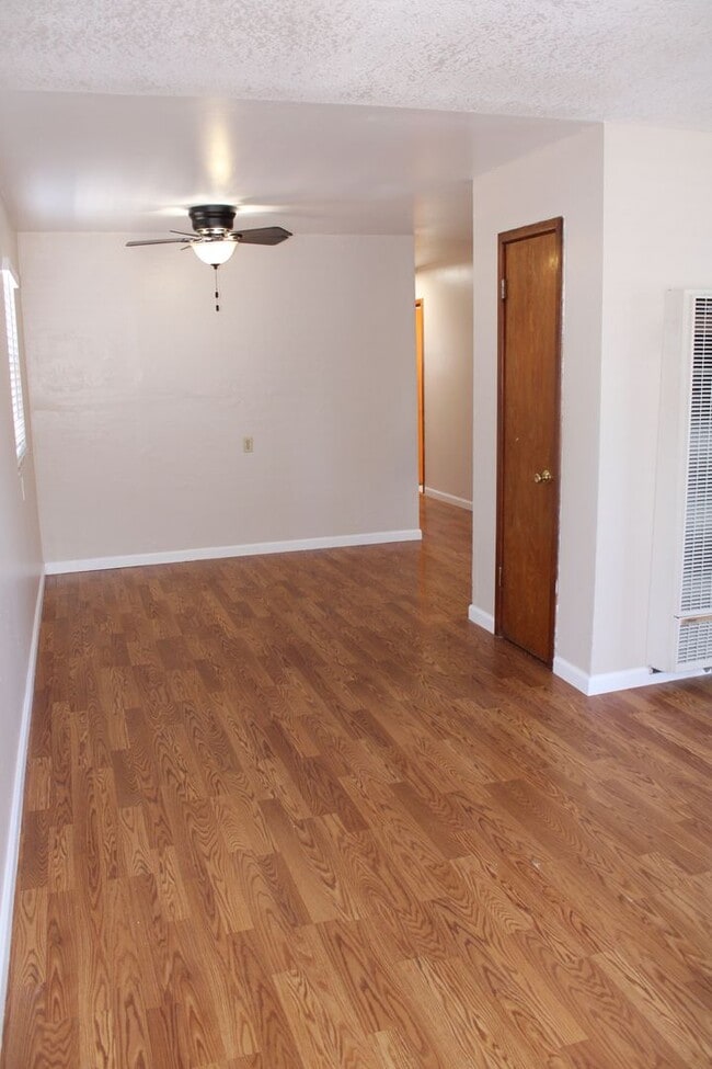 Building Photo - Three Bedroom, One Bathroom House in San P...