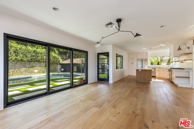 Building Photo - 3424 Primera Ave