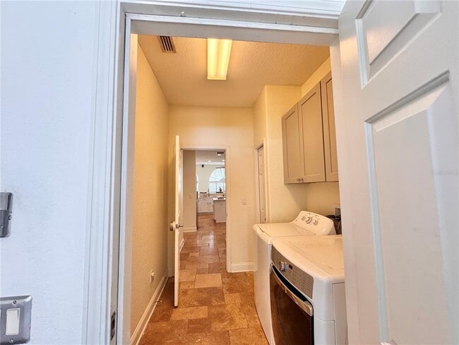 Building Photo - 27130 Firebush Dr