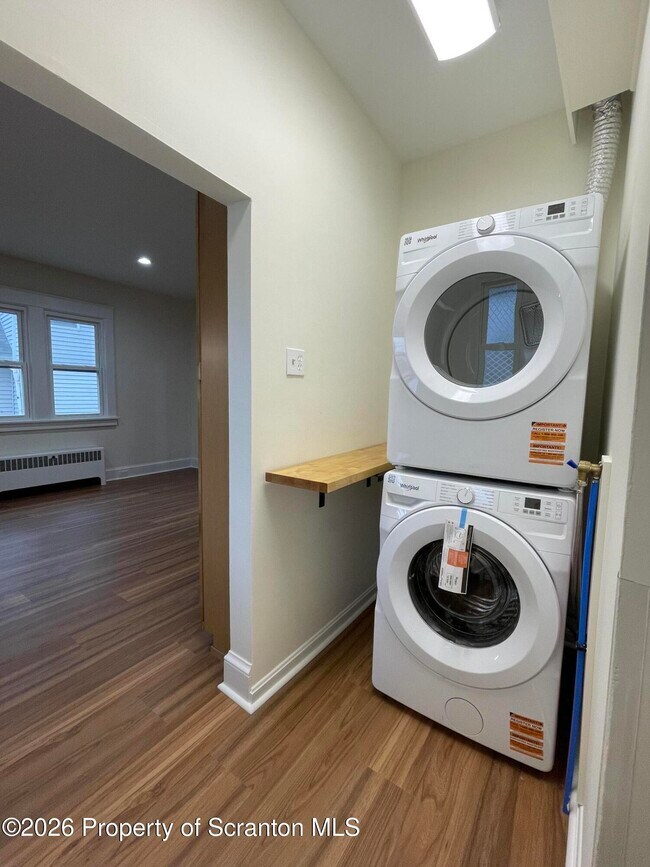 Building Photo - 1064 Lincoln St