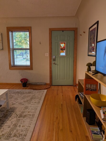 Building Photo - 601 N Front St