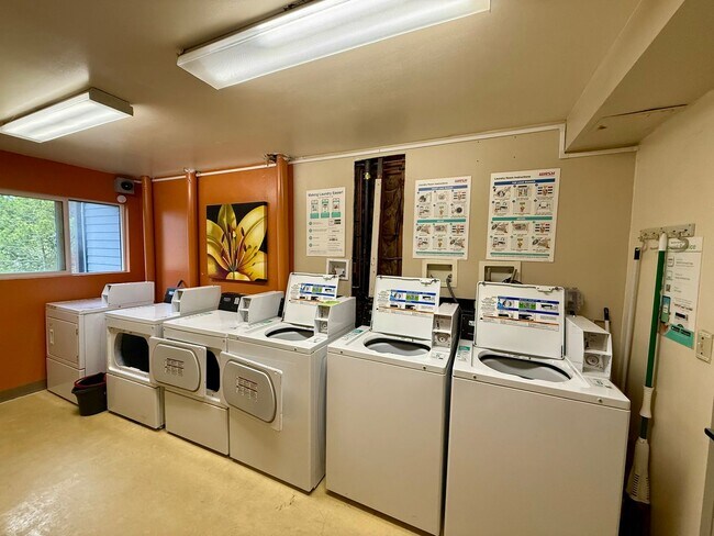 Building Photo - Beautiful 2 bed, 1 bath Shoreline Condo, $1850/mo.