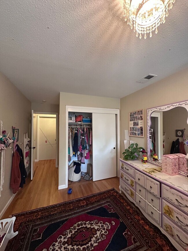 Building Photo - 1506 Manzanita Ln