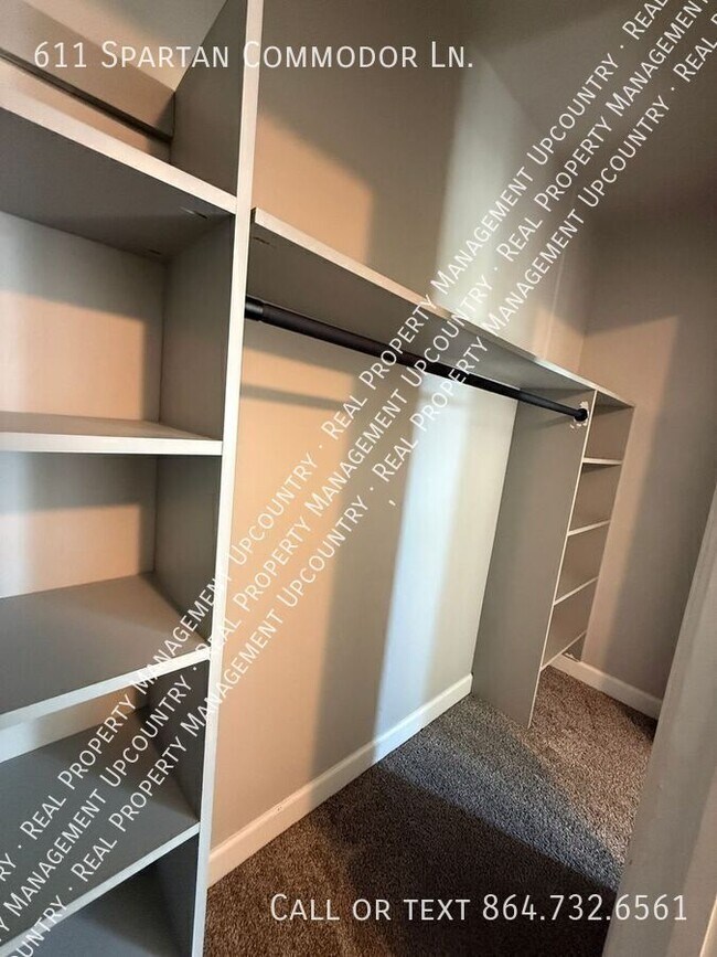 Building Photo - 611 Spartan Commodor Ln