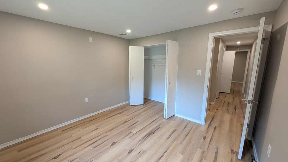 Building Photo - 48 Avonwood Rd