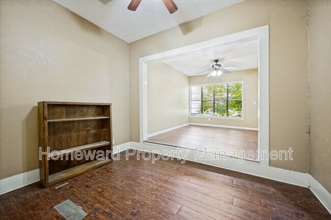 Building Photo - 904 W Hickory St