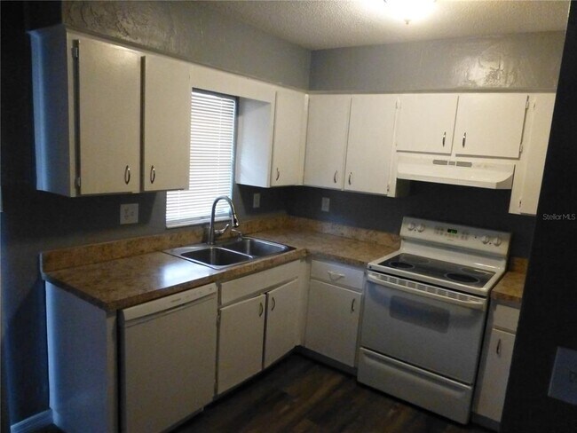 Building Photo - 197 Highland Rd