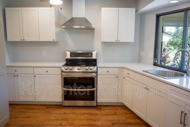 Building Photo - 4779 Lakewood Blvd