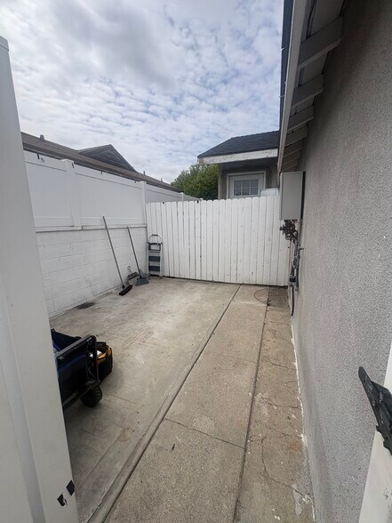 Building Photo - 13101 1/2 Bracken St