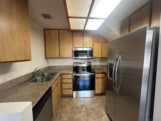 Building Photo - 4050 Rosenda Ct