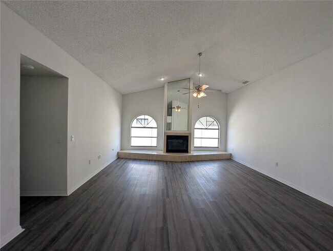 Building Photo - 11322 Torrey Pines Dr