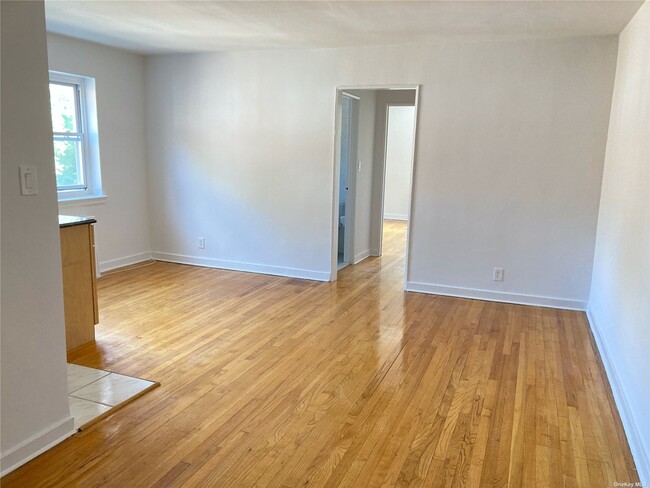 Building Photo - 60 Knightsbridge Rd