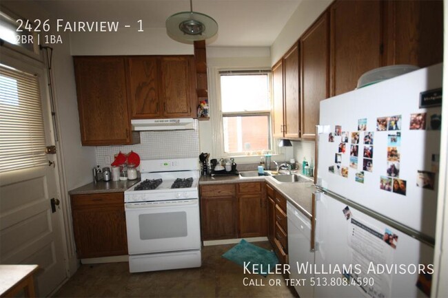 Building Photo - Large 1-2BR apartment in great house on Fa...