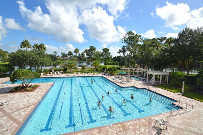 Building Photo - Beautiful 5 Bed 4 Bath Pool Home in the gu...