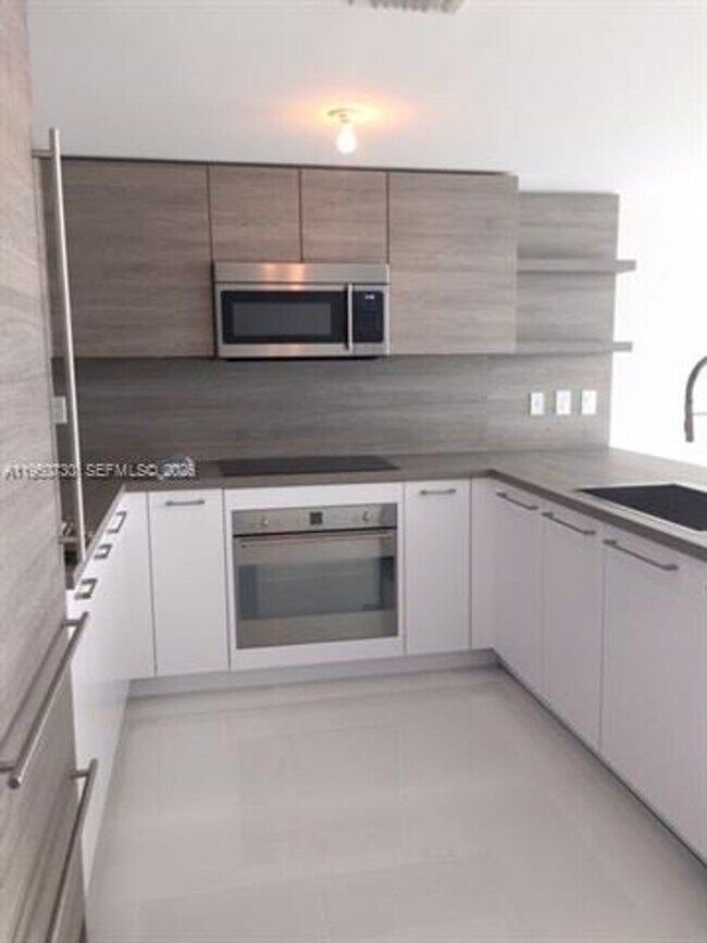 Building Photo - 400 Sunny Isles Blvd