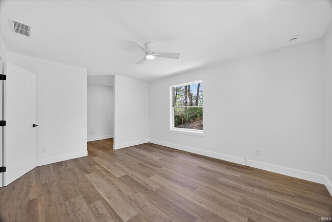 Building Photo - 4620 S Woodbine Dr