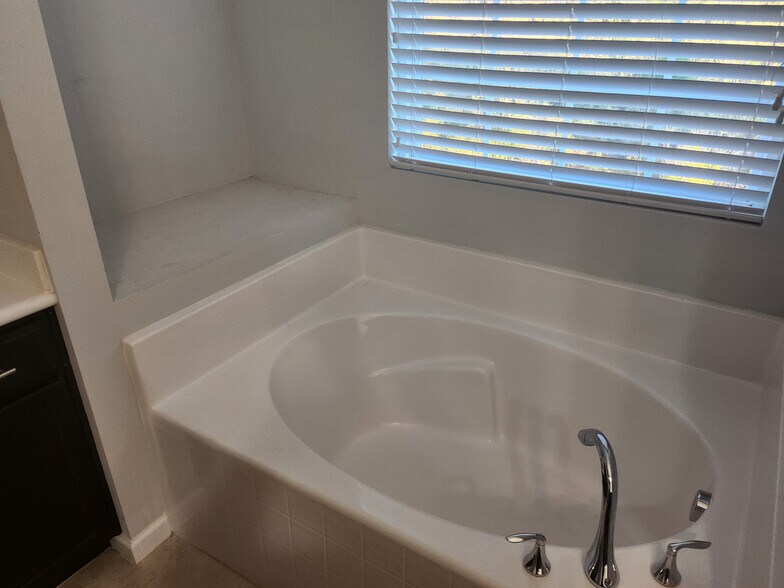 Building Photo - Room in Townhome on Durants Neck Ln