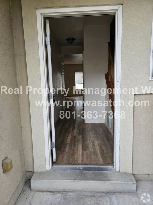 Building Photo - 2401 Big Village Ct