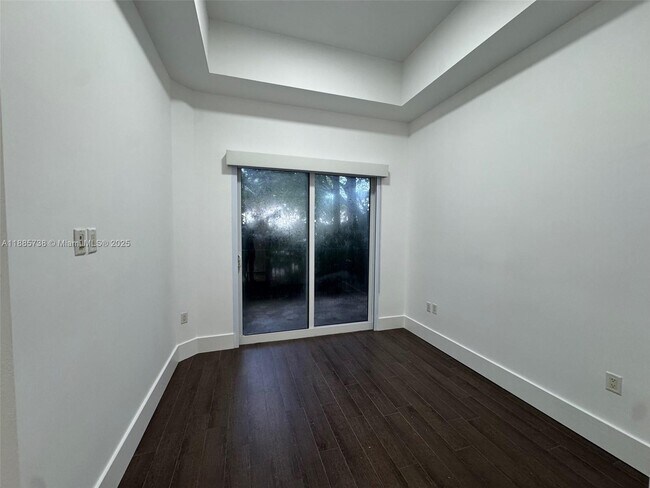 Building Photo - 20000 E Country Club Dr