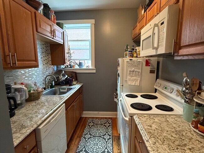 Building Photo - 5225 Bancroft Ave