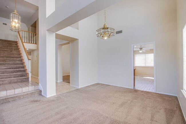 Building Photo - Beautiful 3Bed/3Bath cul-de-sac home located  in The Lakes Community with a sparkling pool and spa!