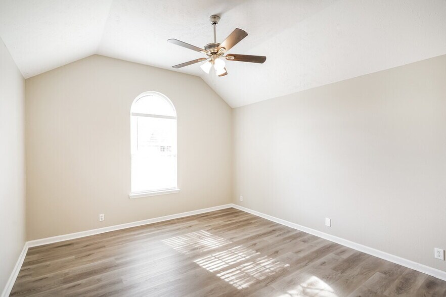 Building Photo - 1312 S Hampton Ct