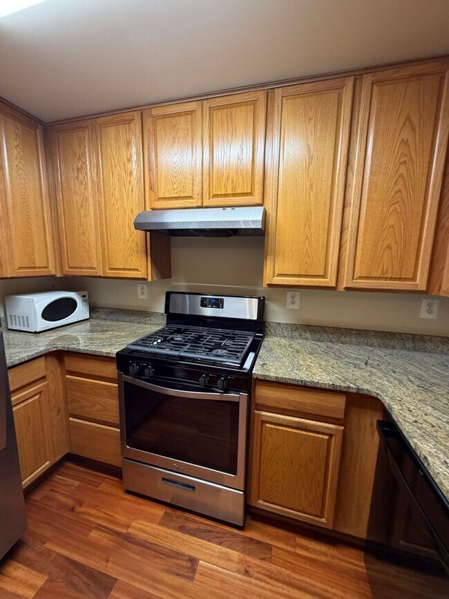 Building Photo - 908 Orchard Ridge Dr