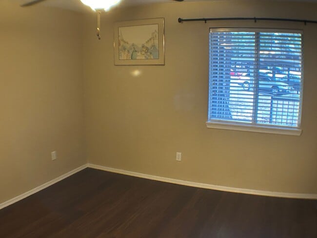 Building Photo - Beautiful 2 bedroom 2 bathroom condo (Avai...