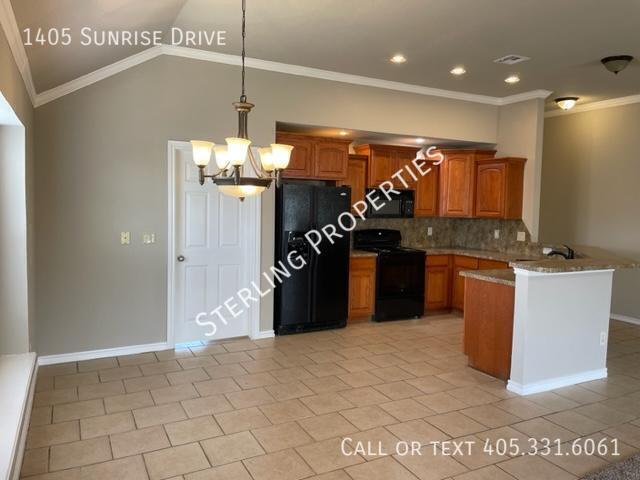 Building Photo - 1405 Sunrise Dr
