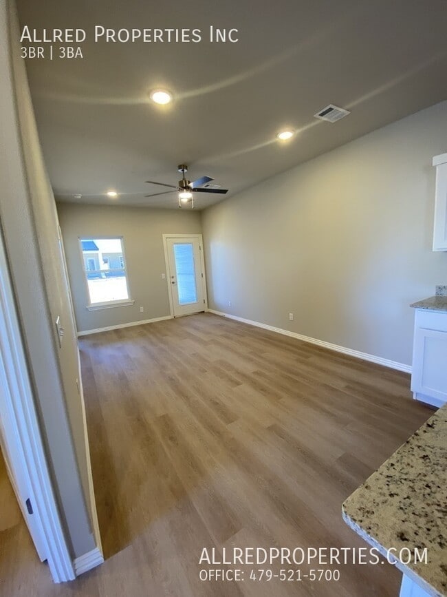 Building Photo - 1609 SW Casuarina Dr